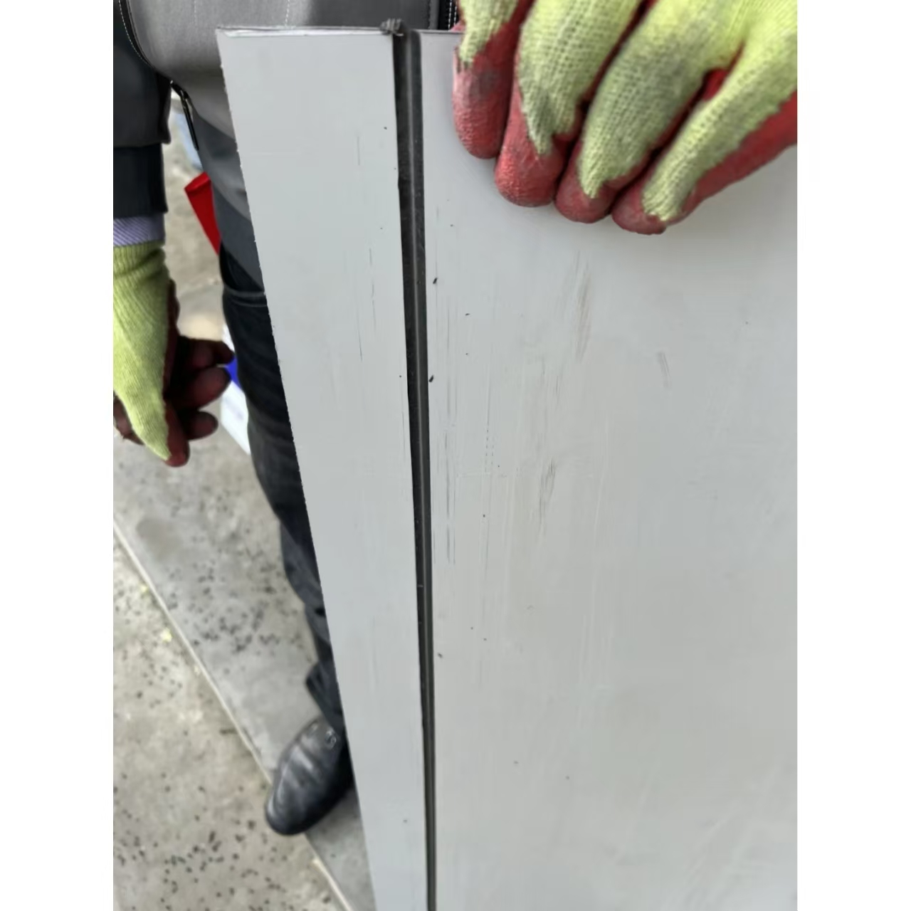 Corrosion-Fatigue: Why Alucobond Edges Crack Later Corrosion-Fatigue: Why Alucobond Edges Crack Later